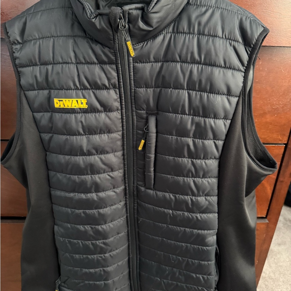 DeWalt Men's Black Quilted Vest